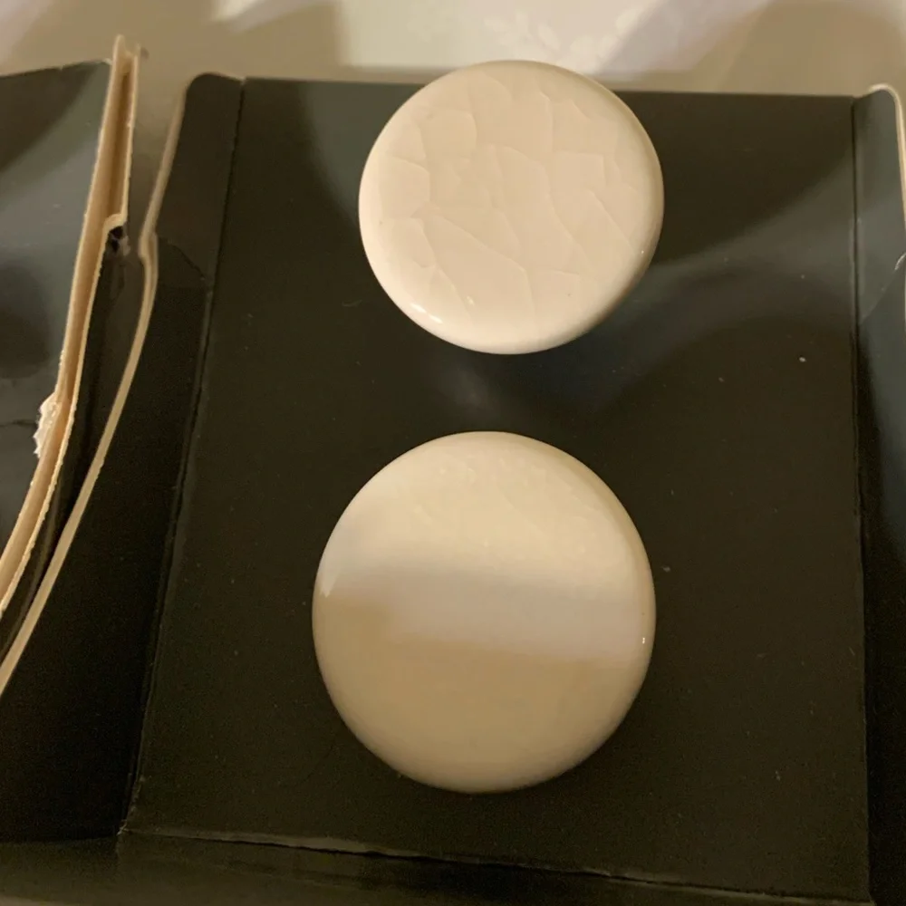 NIB Knobs: 8 Cabinet Pulls & Hardware, Round, Linen, Ceramic, & Bronze Finish